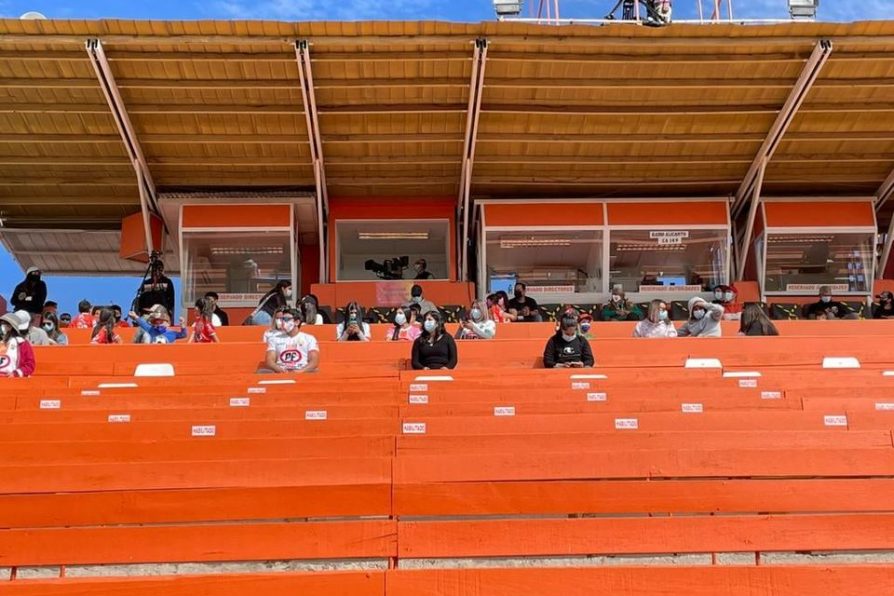 Autoridades felicitaron a las personas que llegaron hasta el estadio “El Cobre” de El Salvador