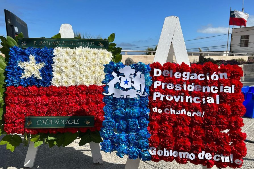 Delegado participa del acto y posterior desfile de fiestas patrias