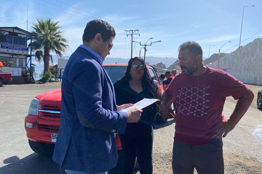 Delegado Jorge Fernández Herrera dialogó con trabajadores portuarios en paro