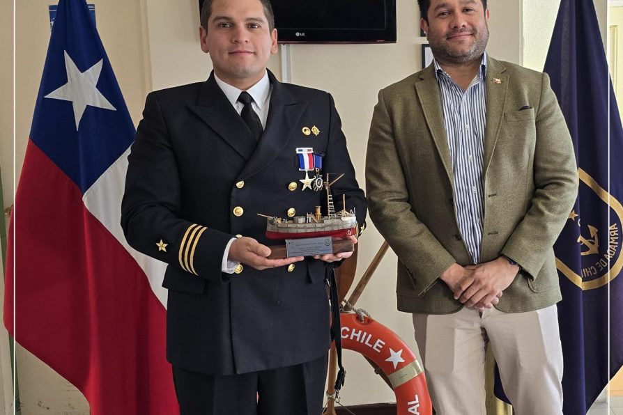 Delegado entrega sus saludos protocolares a capitán de puerto de Chañaral