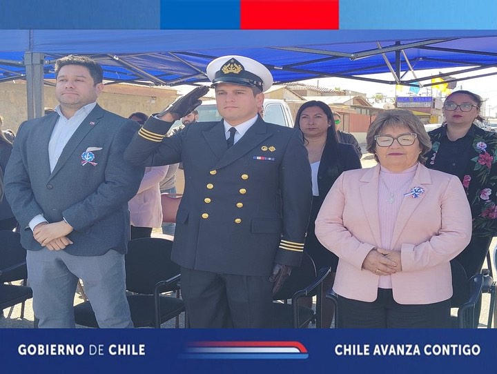 Delegado participa en desfile de la escuela Ignacio Domeyko