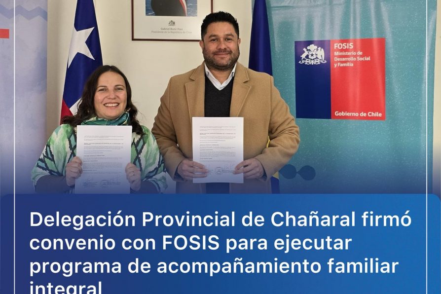 Delegado firma convenio con Fosis