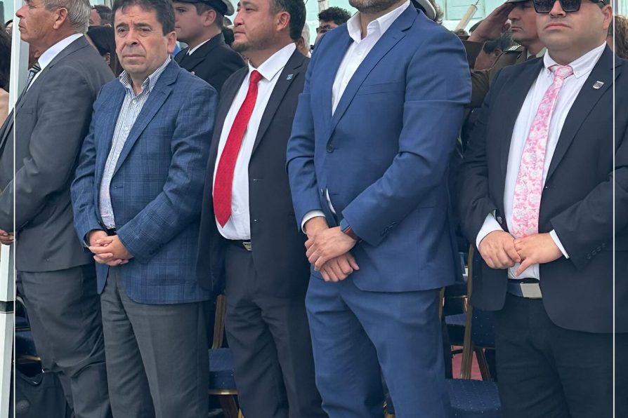 Autoridades participaron del acto y desfile en aniversario de Chañaral