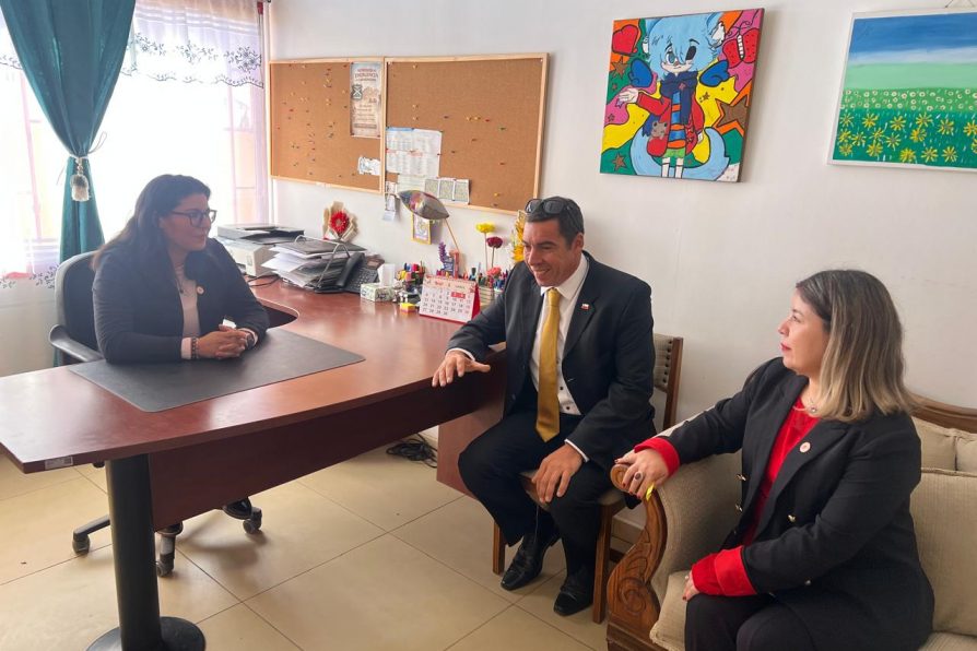 Delegado Sebastián Urrejola Aranda, visitó la Escuela Pedro Lujan de El Salado y participó del acto interno del establecimiento